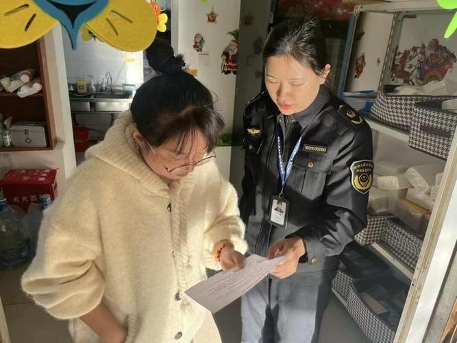 记者徐远官) 校外托管机构常被称为"小饭桌",此类业态为学生提供了